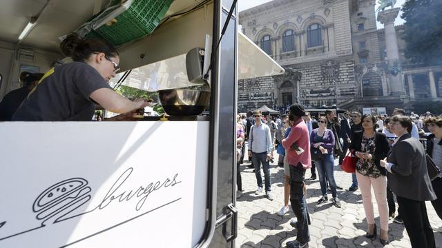 Le premier Food Truck Festival à Lausanne. [key - Laurent Gillieron]