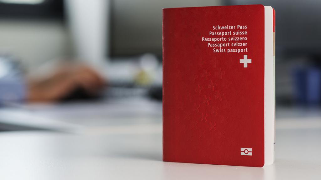 L'obtention du passeport suisse n'est pas simple. [Keystone - Christian Beutler]