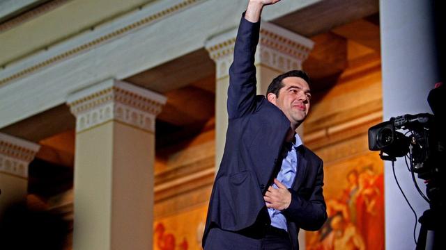 "C'est un signe important pour l'Europe qui change", a clamé Alexis Tsipras devant des milliers de personnes rassemblées sur l'esplanade de l'Université d'Athènes.