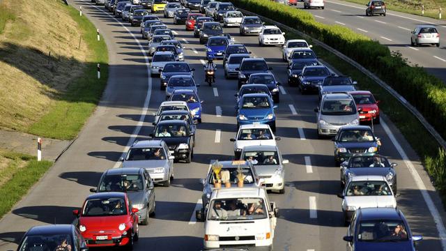 Les bouchons sont récurrents sur l'autoroute A1 entre Genève et Lausanne. [Dominic Favre]