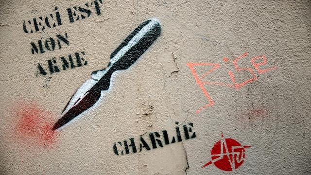Un graffiti lié au mouvement de solidarité avec les victimes de l'attaque du journal satirique Charlie Hebdo. [Denis Prezat]