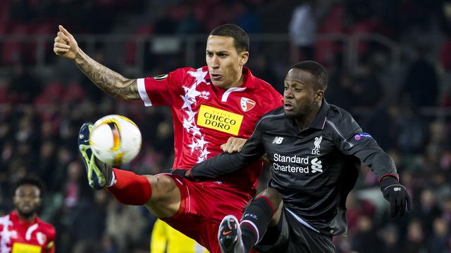 Léo Lacroix a livré un excellent match face aux Reds (ici Divock Origi). [Pascal Muller]