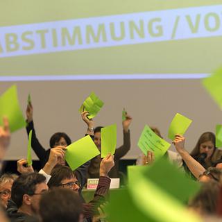 Outre le lancement de leur campagne pour les élections fédérales, les Verts suisses ont voté leur mot d'ordre pour le 8 mars, rejetant l'initiative du PDC pour une défiscalisation des allocations familiales. [Georgios Kefalas]