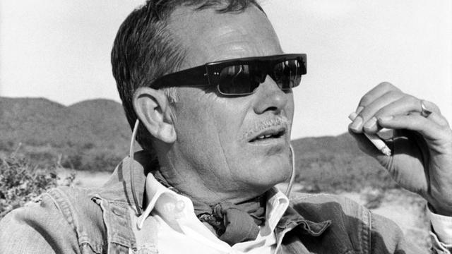 Sam Peckinpah sur le tournage de "La horde sauvage" en 1969.