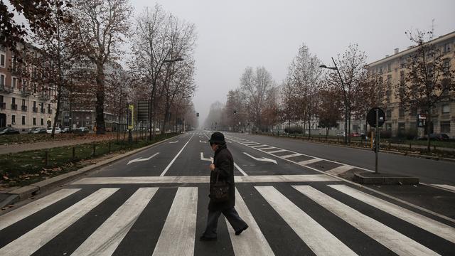 Les rues de Milan sont vides de toute circulation automobile. [AFP - Marco Bertorello]