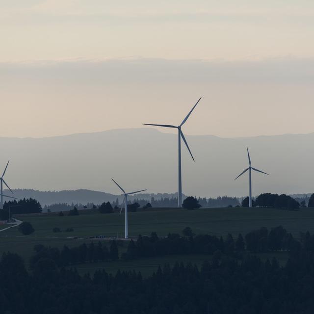 Éoliennes du Mont-Soleil, dans le Jura bernois. [Christian Beutler]