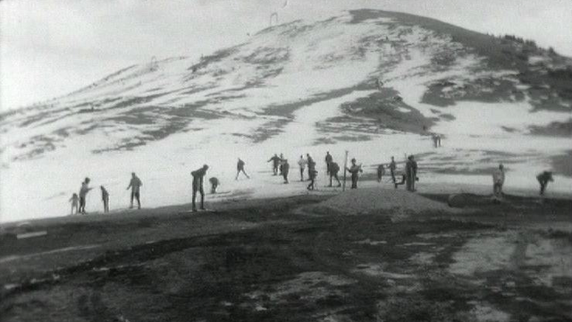 La neige fait cruellement défaut en cet hiver 1964. [RTS]