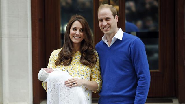 La fille de William et Kate a été présentée à la presse samedi soir.