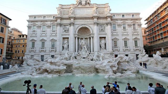 La fontaine de Trevi sera à nouveau visible dès ce mardi sous son meilleur jour. [Alessandro di Meo]