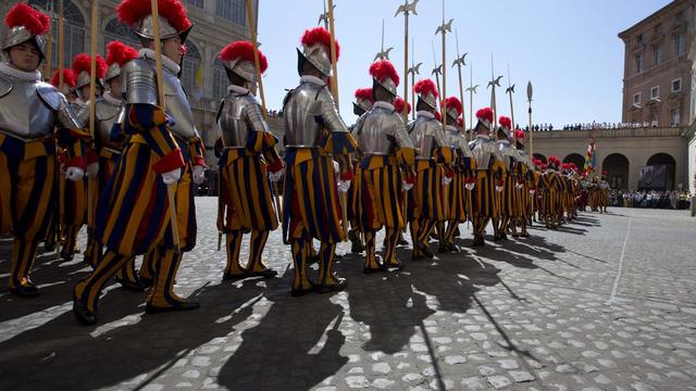 Cérémonie officielle des gardes suisses au Vatican, le 6 mai 2014. [Keystone - Alessandra Tarantino]