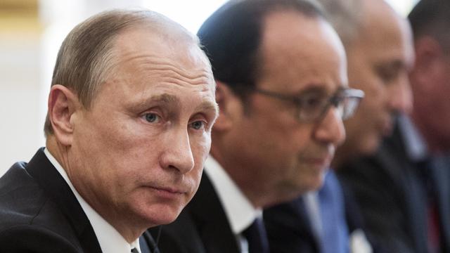 Vladimir Poutine lors du sommet à Paris, à côté de François Hollande. [Etienne Laurent/Pool Photo Via AP]