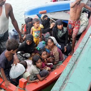 Réfugiés de Birmanie et du Bangladesh secourus par des pêcheurs en Indonésie. [EPA /Keystone]