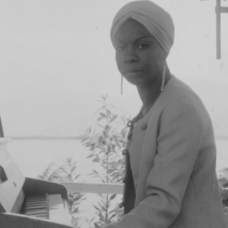 Nina Simone au piano en marge du Festival de Montreux. [RTS]