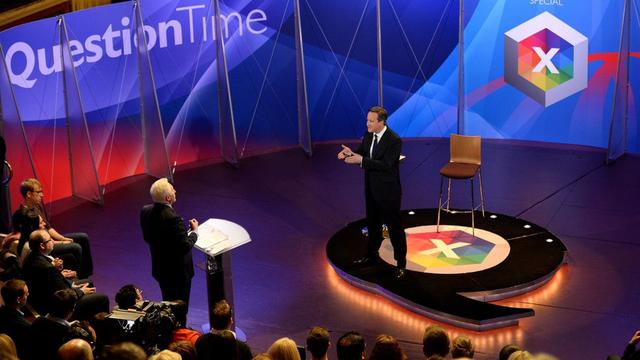 Le Premier ministre David Cameron a dû défendre ses positions devant un public pas très avenant. [Stefan Rousseau/Pool Photo via AP]