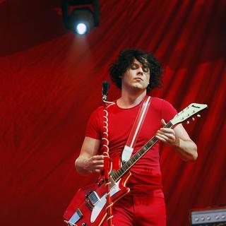 Jack White, chanteur et guitariste des membres des White Stripes, lors d'un concert dans le Tennessee en 2007.
