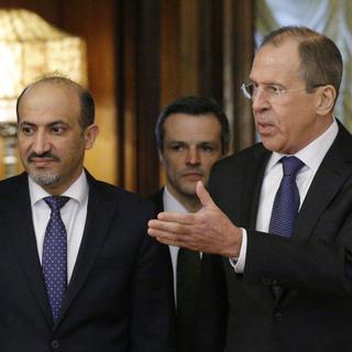 Le chef de la Coalition nationale syrienne Ahmad Jarba avec Sergueï Lavrov, ici à Moscou en février 2014.