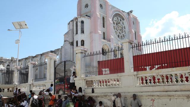 Une messe a eu lieu lundi à la cathédrale Notre-Dame de l'Assomption à Point-à-Pitre, pour commémorer les 5 ans du séisme. [Marie Arago]