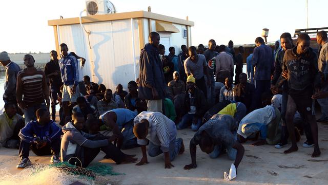 Des migrants sub-sahariens arrivés dans la ville portuaire lybienne de Guarabouli, novembre 2014. [AFP - Mahmud Turkia]