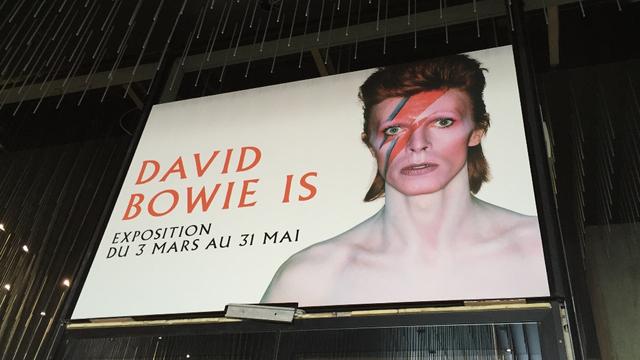 Entrée de l'exposition Bowie à la Philharmonie de Paris. [RTS - Gaël Klein]