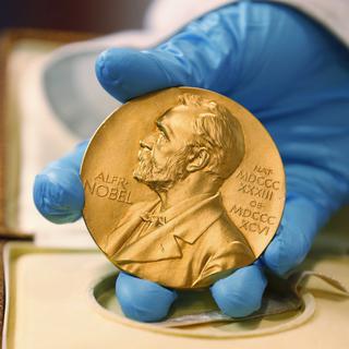 La médaille à l'effigie d'Alfred Nobel (1833-1896). [AP/Fernando Vergara]