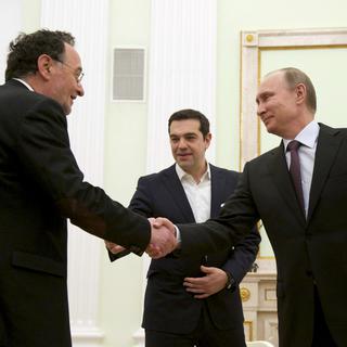 Le ministre grec de l'Energie en compagnie du Premier ministre grec Alexis Tsipras et du président russe Vladimir Poutine en avril dernier. [Alexander Zemlianichenko]