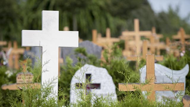 Les cimetières connaissent une forte affluence le jour de la Toussaint. [Anthony Anex]