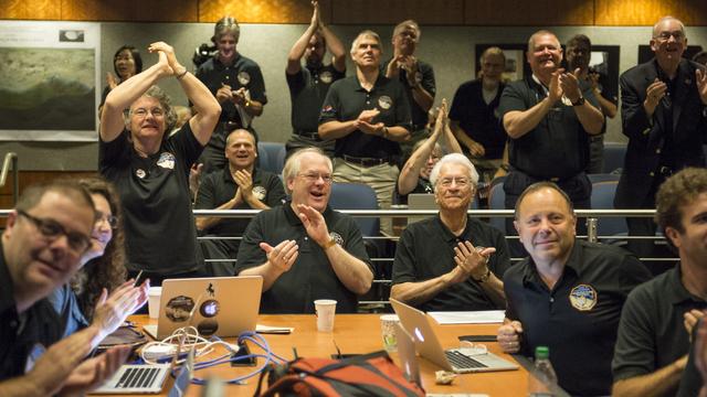 L'équipe de New Horizons célébre la réussite de la mission. [NASA AP - Bill Ingalls]