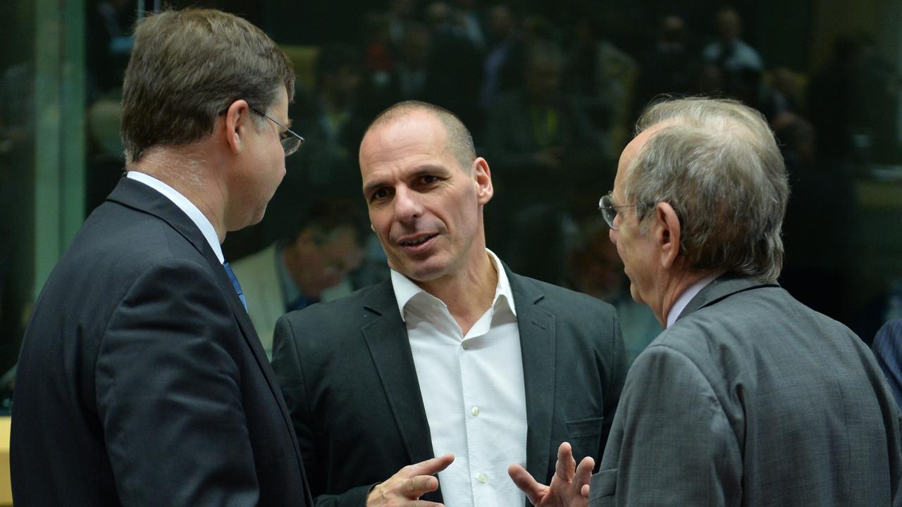 Le ministre grec des Finances Yanis Varoufakis en discussion lors du sommet de l'Eurogroupe. [Dursun Aydemir / Anadolu Agency]