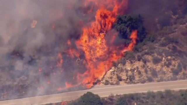 Plusieurs foyers d'incendie ravagent le sud de la Californie depuis vendredi.