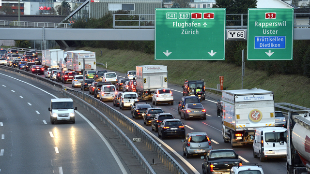 L'autoroute A1 est régulièrement congestionnée. [Steffen Schmidt]