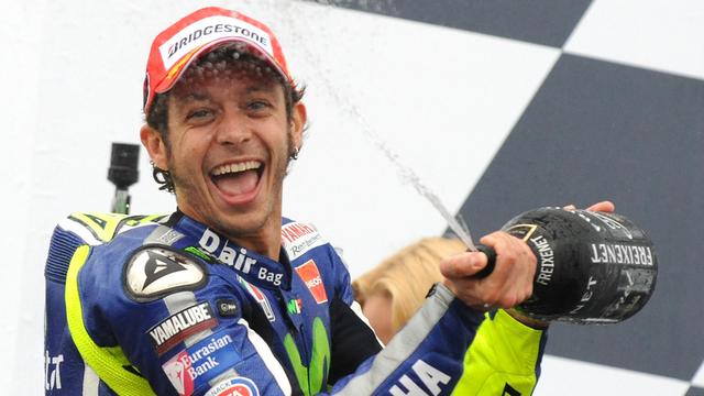 Valentino Rossi savourant sa victoire lors du dernier Grand Prix de Silverstone. [Rui Vieira]