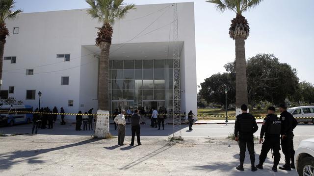 Le musée du Bardo à Tunis au lendemain de l'attaque, le 19.03.2015. [AP/Keystone - Christophe Ena]