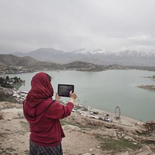 En contre-haut de la base de loisir du lac Qargha, au sud de Kaboul. Kaboul, Afghanistan 2013. Une photo de Sandra Calligaro. [Galerie Focale - Sandra Calligaro]