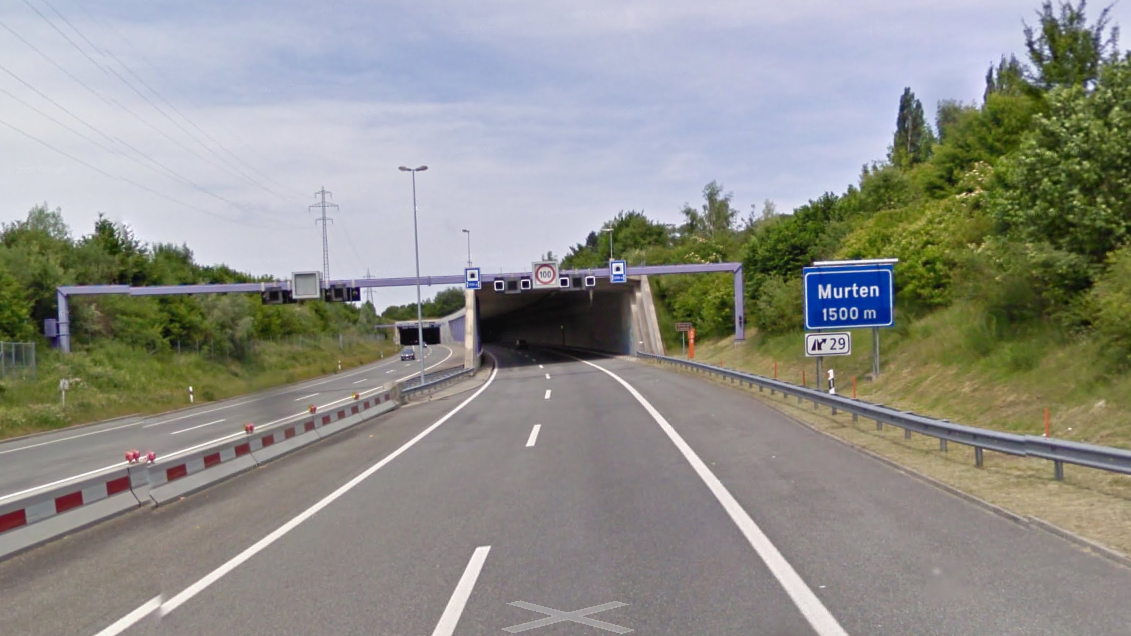 Le problème électrique s'est déclaré dans les tunnels à hauteur de Morat (FR). [Google Street View]