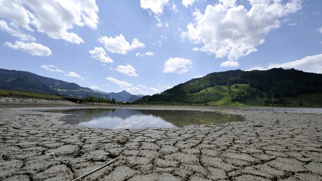 La surveillance des cours d’eau se poursuit également et le pompage agricole en rivière est interdit. [Sigi Tischler]