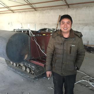 Monsieur Zhang, le paysan chinois qui construit un sous-marin durant ses loisirs. [RTS - Dong Cao]