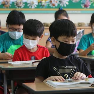 Des mesures ont été prises dans les écoles pour éviter les infections. [EPA/Yonhap South Korea out/Keystone]