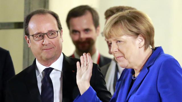 François Hollande et Angela Merkel. [AP/Keystone - Jacques Brinon]