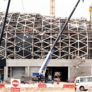 Un stade en construction au Qatar en vue de la Coupe du monde. [EPA/STR/Keystone]