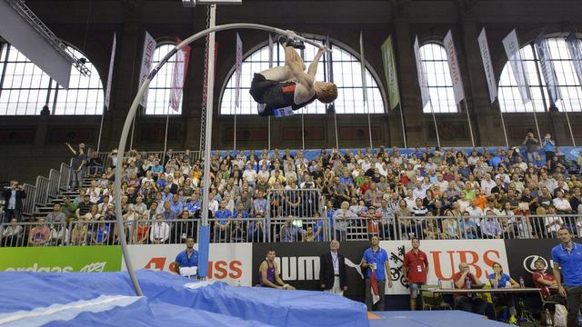 Shawn Barber dans ses oeuvres en gare de Zurich. Le champion du monde confirme. [Anthony Anex]