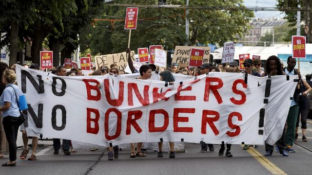 Des citoyens se mobilisent pour soutenir les migrants, comme ici à Genève le 26.06.2015. [Keystone - Salvatore Di Nolfi]