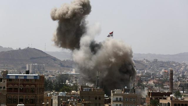 Une frappe de la coalition sur Sanaa, photographiée samedi.