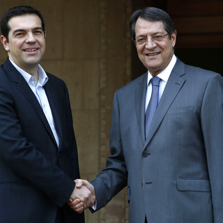 Alexis Tsipras a entamé sa tournée européenne lundi à Chypre. [AP/Keystone - Petros Karadjias]