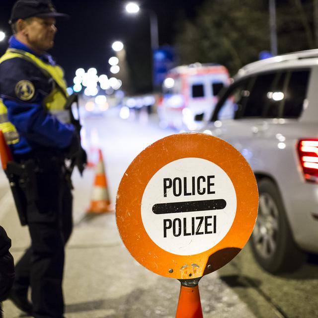 La police neuchâteloise a interpellé des cambrioleurs ayant commis près de 130 vols dans différentes régions de Suisse. [Keystone - Jean-Christophe Bott]