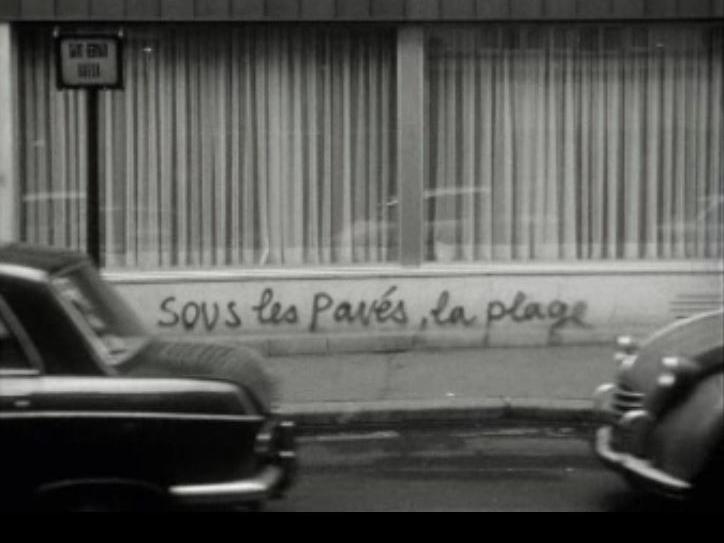 En 1968, les slogans fleurissent à Paris. [RTS]