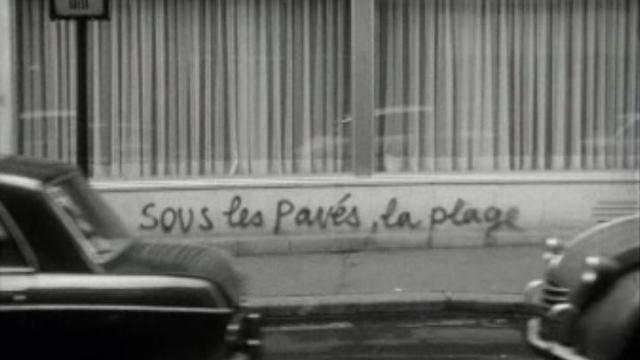 En 1968, les slogans fleurissent à Paris. [RTS]