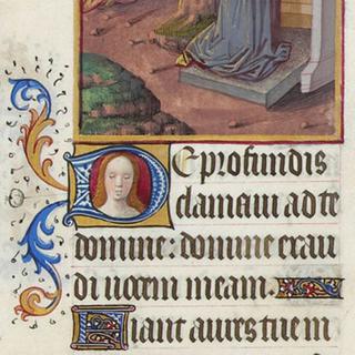Début du psaume 130, De Profundis, illustrée par une miniature représentant David implorant le pardon pour son pêché envers Urie et Bethsabée. [DP]