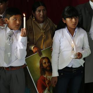 Une grande cérémonie collective de baptêmes a été organisée samedi à El Alto, en Bolivie. [Keystone - Juan Karita - AP Photo]