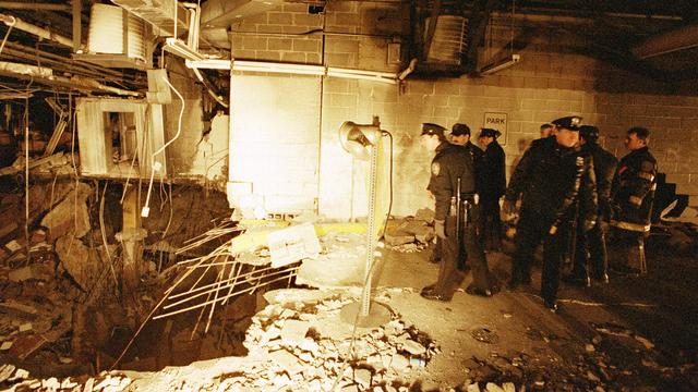 26 février 1993: un attentat contre l'une des tours jumelles du World Trade Center de New York fait six morts et un millier de blessés. Quatre islamistes intégristes sont condamnés en 1994. [AP/Keystone - Richard Drew]