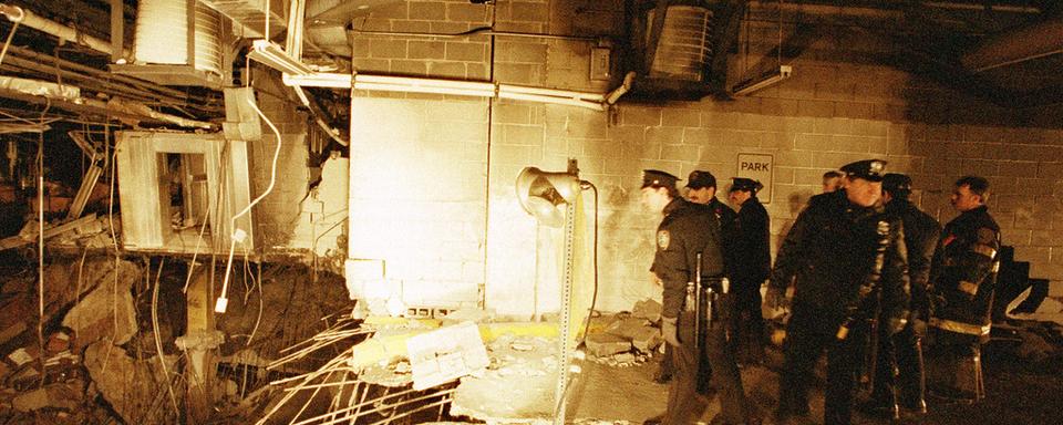 26 février 1993: un attentat contre l'une des tours jumelles du World Trade Center de New York fait six morts et un millier de blessés. Quatre islamistes intégristes sont condamnés en 1994. [AP/Keystone - Richard Drew]